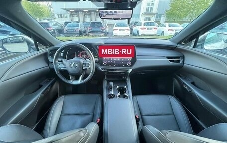 Lexus RX IV рестайлинг, 2023 год, 7 870 000 рублей, 13 фотография
