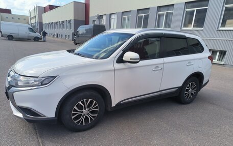Mitsubishi Outlander III рестайлинг 3, 2018 год, 1 950 000 рублей, 3 фотография
