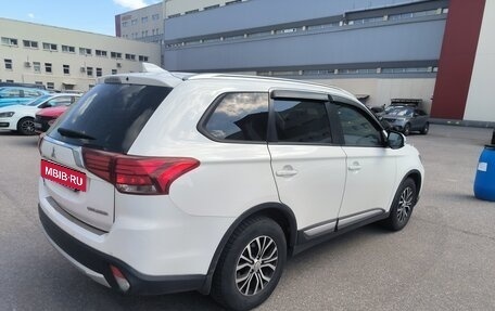Mitsubishi Outlander III рестайлинг 3, 2018 год, 1 950 000 рублей, 6 фотография