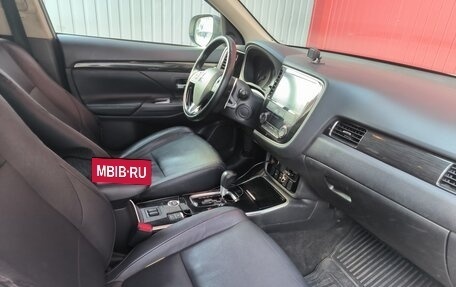 Mitsubishi Outlander III рестайлинг 3, 2018 год, 1 950 000 рублей, 8 фотография