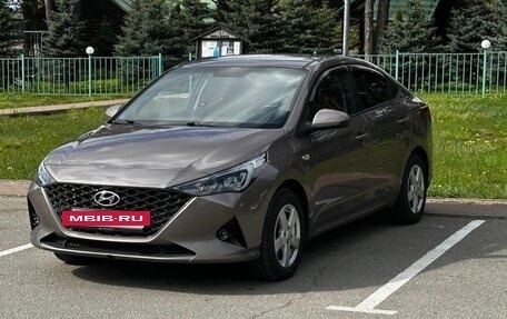 Hyundai Solaris II рестайлинг, 2021 год, 1 850 000 рублей, 2 фотография