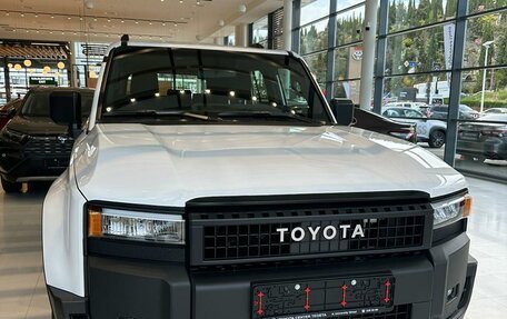 Toyota Land Cruiser Prado 150 рестайлинг 2, 2024 год, 6 700 000 рублей, 2 фотография