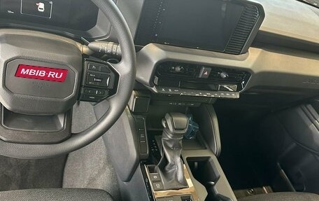 Toyota Land Cruiser Prado 150 рестайлинг 2, 2024 год, 6 700 000 рублей, 7 фотография