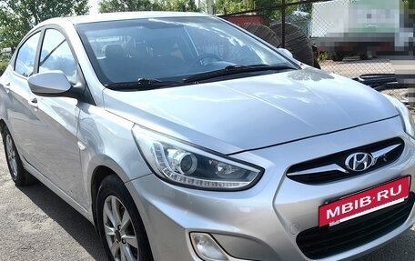 Hyundai Solaris II рестайлинг, 2013 год, 1 250 000 рублей, 2 фотография