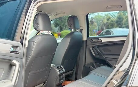 Volkswagen Tiguan II, 2021 год, 1 790 000 рублей, 10 фотография