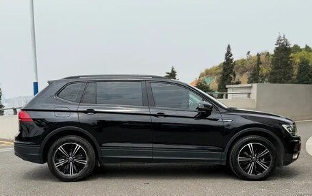 Volkswagen Tiguan II, 2021 год, 1 790 000 рублей, 5 фотография