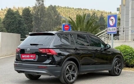 Volkswagen Tiguan II, 2021 год, 1 790 000 рублей, 4 фотография