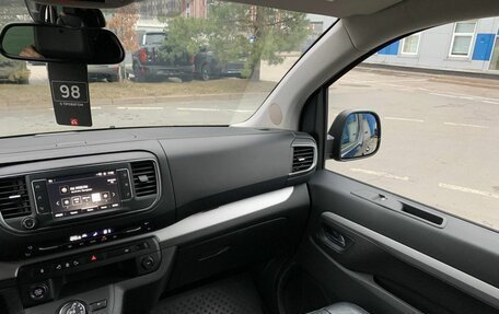 Opel Zafira Life I, 2020 год, 2 889 000 рублей, 16 фотография