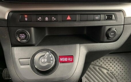 Opel Zafira Life I, 2020 год, 2 889 000 рублей, 33 фотография