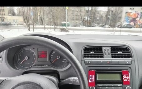 Volkswagen Polo VI (EU Market), 2011 год, 900 000 рублей, 2 фотография