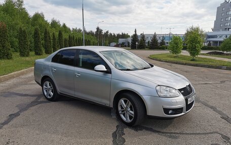 Volkswagen Jetta VI, 2010 год, 690 000 рублей, 4 фотография