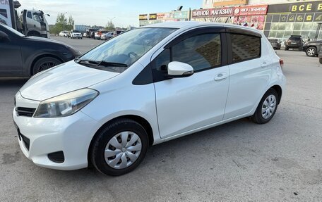 Toyota Vitz, 2013 год, 920 000 рублей, 2 фотография