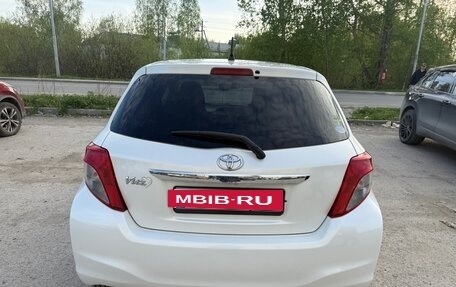 Toyota Vitz, 2013 год, 920 000 рублей, 3 фотография