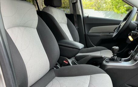 Chevrolet Cruze II, 2013 год, 800 000 рублей, 13 фотография