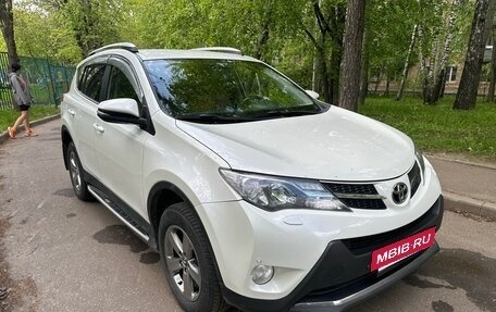 Toyota RAV4, 2015 год, 2 360 000 рублей, 7 фотография