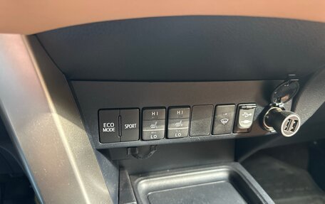 Toyota RAV4, 2015 год, 2 360 000 рублей, 21 фотография