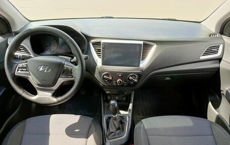 Hyundai Solaris II рестайлинг, 2019 год, 1 370 000 рублей, 17 фотография