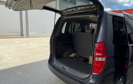 Hyundai H-1 II рестайлинг, 2008 год, 1 550 000 рублей, 19 фотография