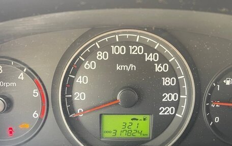 Hyundai H-1 II рестайлинг, 2008 год, 1 550 000 рублей, 14 фотография