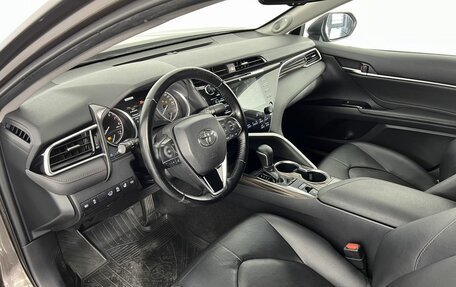 Toyota Camry, 2019 год, 2 950 000 рублей, 17 фотография