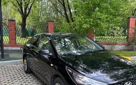Hyundai Solaris II рестайлинг, 2021 год, 1 700 000 рублей, 2 фотография