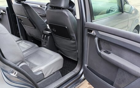 Volkswagen Touran III, 2006 год, 600 000 рублей, 18 фотография