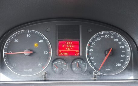 Volkswagen Touran III, 2006 год, 600 000 рублей, 32 фотография
