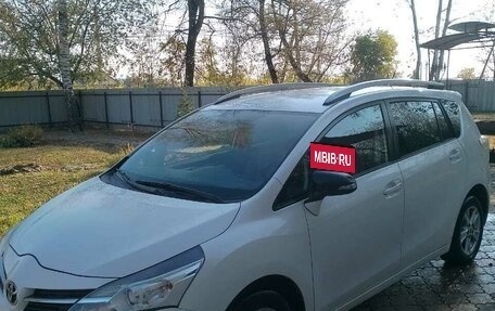 Toyota Verso I, 2013 год, 1 350 000 рублей, 1 фотография