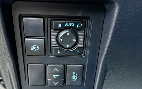 Toyota Land Cruiser Prado 150 рестайлинг 2, 2018 год, 4 720 000 рублей, 32 фотография
