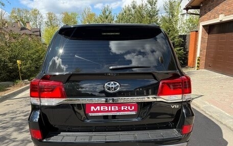 Toyota Land Cruiser 200, 2020 год, 6 900 000 рублей, 4 фотография