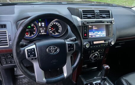 Toyota Land Cruiser Prado 150 рестайлинг 2, 2016 год, 3 850 000 рублей, 14 фотография