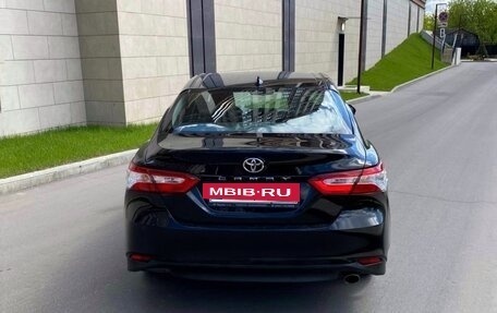 Toyota Camry, 2022 год, 3 300 000 рублей, 5 фотография
