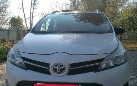 Toyota Verso I, 2013 год, 1 350 000 рублей, 10 фотография