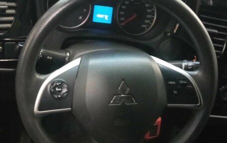 Mitsubishi Outlander III рестайлинг 3, 2015 год, 1 426 000 рублей, 5 фотография