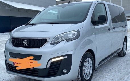 Peugeot Traveller I, 2018 год, 2 750 000 рублей, 3 фотография