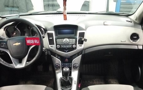 Chevrolet Cruze II, 2011 год, 751 000 рублей, 5 фотография