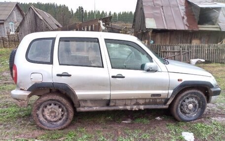 Chevrolet Niva I рестайлинг, 2004 год, 130 000 рублей, 1 фотография