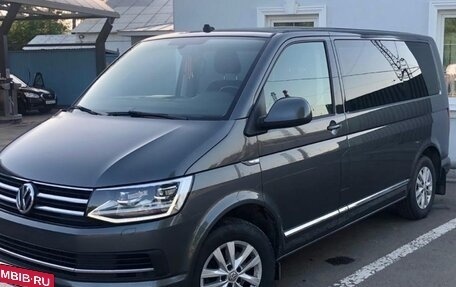 Volkswagen Multivan T6 рестайлинг, 2017 год, 4 900 000 рублей, 2 фотография
