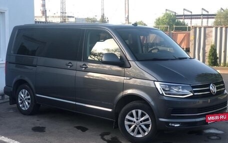 Volkswagen Multivan T6 рестайлинг, 2017 год, 4 900 000 рублей, 5 фотография