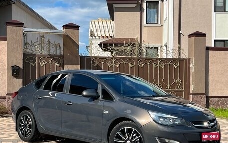Opel Astra J, 2013 год, 850 000 рублей, 2 фотография