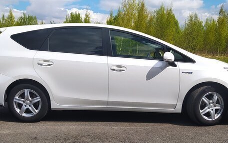 Toyota Prius v (+) I (ZVW40/41) рестайлинг, 2019 год, 2 750 000 рублей, 7 фотография
