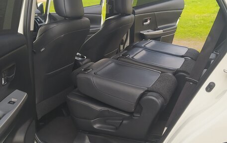 Toyota Prius v (+) I (ZVW40/41) рестайлинг, 2019 год, 2 750 000 рублей, 31 фотография