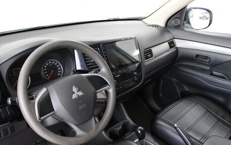 Mitsubishi Outlander III рестайлинг 3, 2014 год, 1 099 900 рублей, 8 фотография