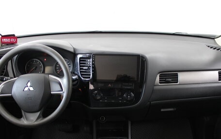 Mitsubishi Outlander III рестайлинг 3, 2014 год, 1 099 900 рублей, 7 фотография