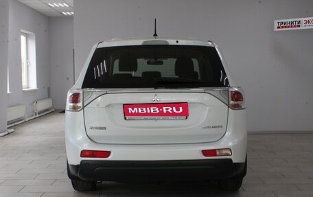 Mitsubishi Outlander III рестайлинг 3, 2014 год, 1 099 900 рублей, 5 фотография