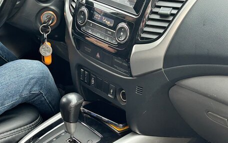 Mitsubishi L200 IV рестайлинг, 2015 год, 1 920 000 рублей, 7 фотография