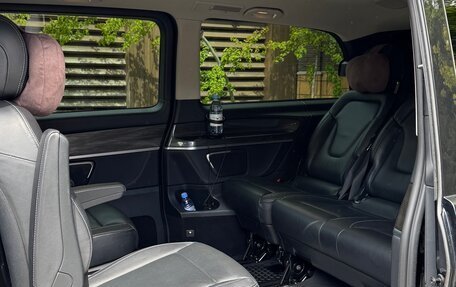 Mercedes-Benz V-Класс, 2019 год, 6 199 999 рублей, 8 фотография