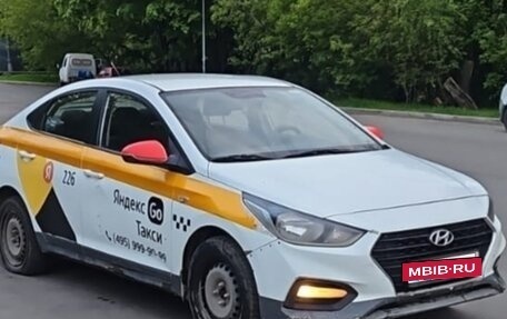 Hyundai Solaris II рестайлинг, 2019 год, 800 000 рублей, 2 фотография