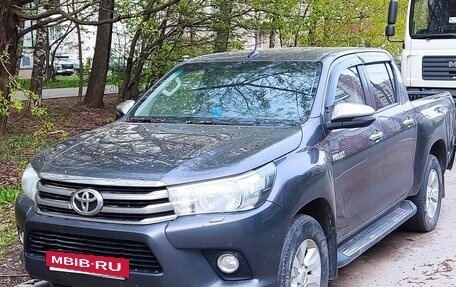 Toyota Hilux VIII, 2017 год, 2 370 000 рублей, 3 фотография