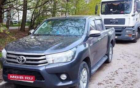 Toyota Hilux VIII, 2017 год, 2 370 000 рублей, 2 фотография